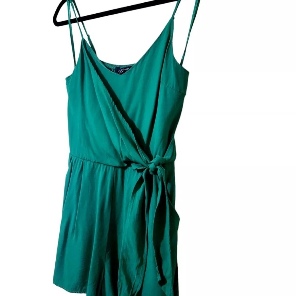 One Clothing~ Green Cami Wrap Short Front Tie Shorts Romper Size S - Picture 2 of 7